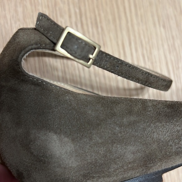 Jimmy Choo London Ladies Shoes, Made in Italy, size 40, gently used, Olive Green - Picture 4 of 11